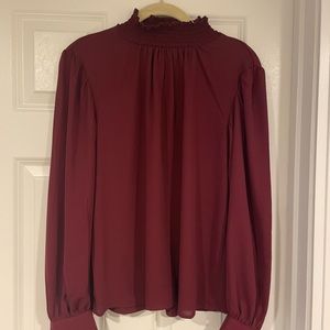 Adorable Ann Taylor blouse size Xs in a wine color!